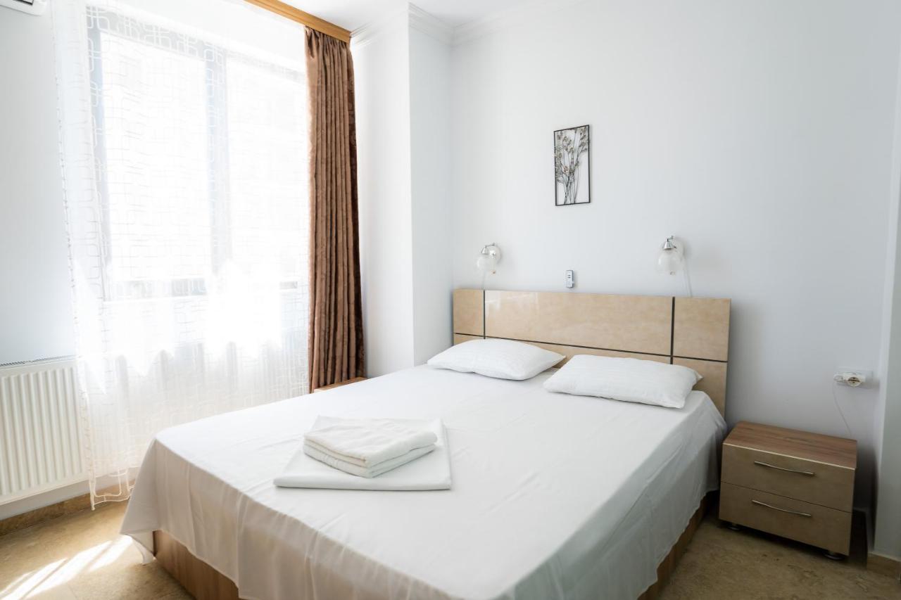 Lake Apartments Solid Mamaia Eksteriør billede